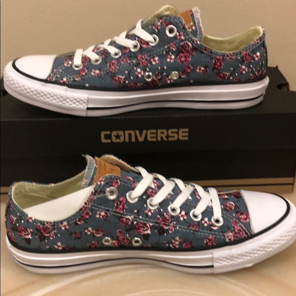 NIB women’s Converse shoes 👟 - Picture 4 of 8